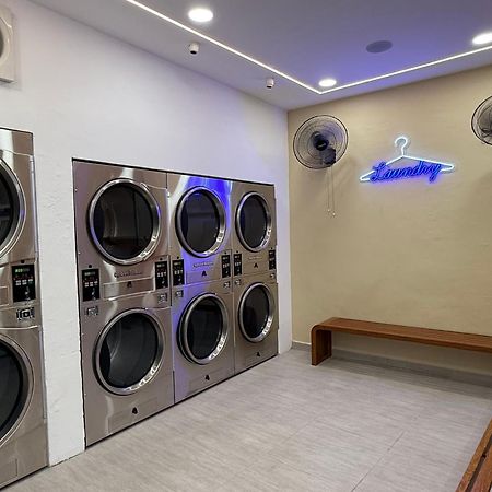 V Hotel ג'והור בהרו מראה חיצוני תמונה