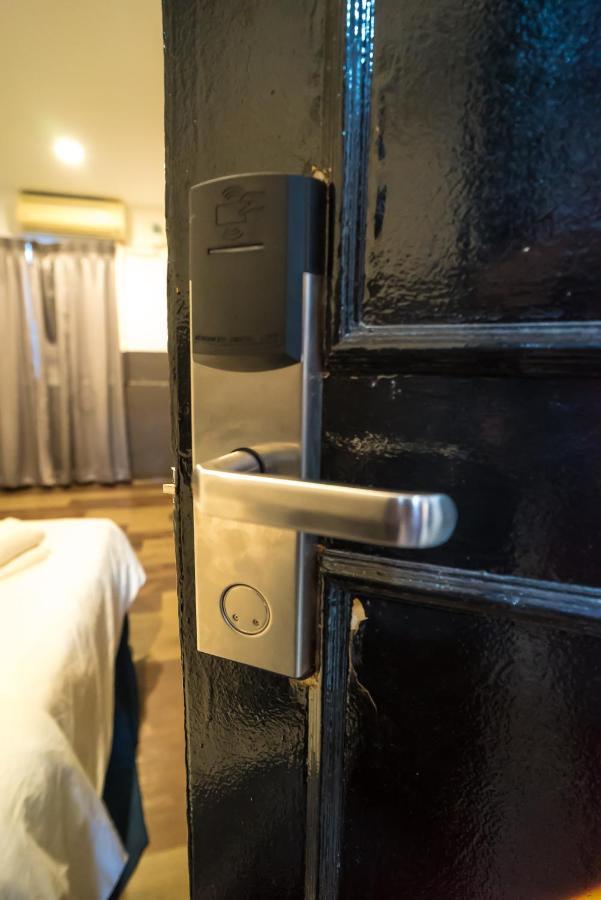 V Hotel ג'והור בהרו מראה חיצוני תמונה