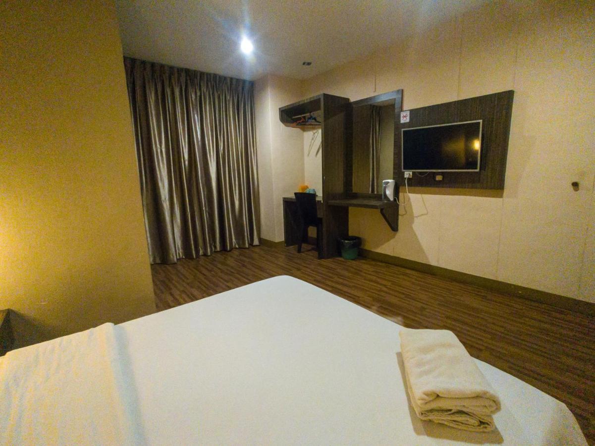 V Hotel ג'והור בהרו מראה חיצוני תמונה