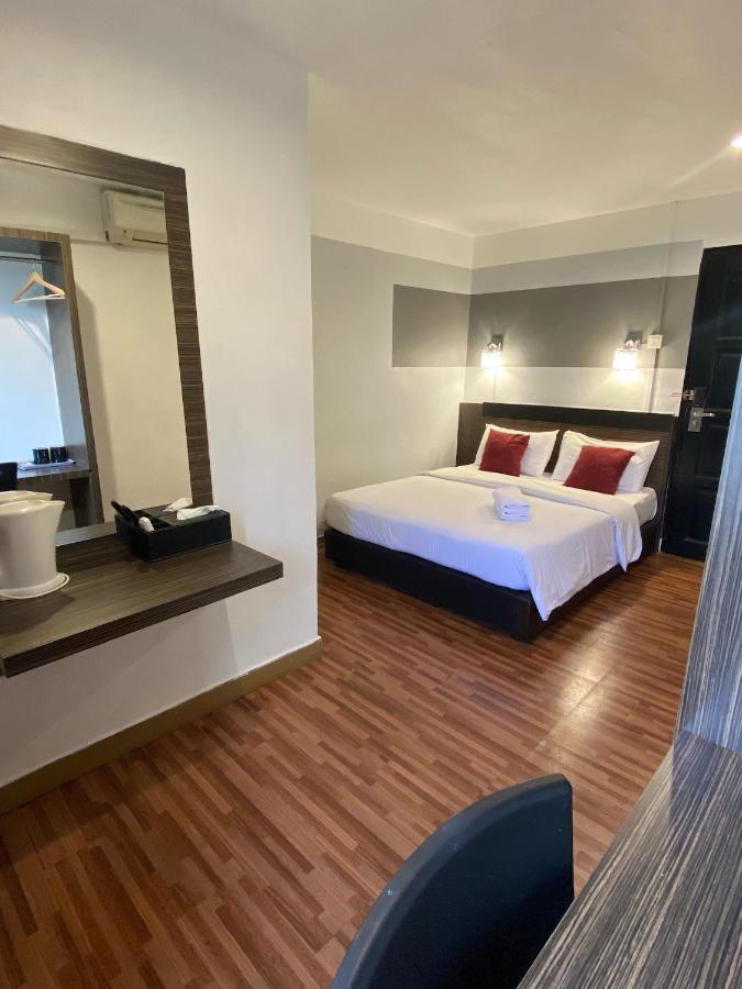 V Hotel ג'והור בהרו מראה חיצוני תמונה