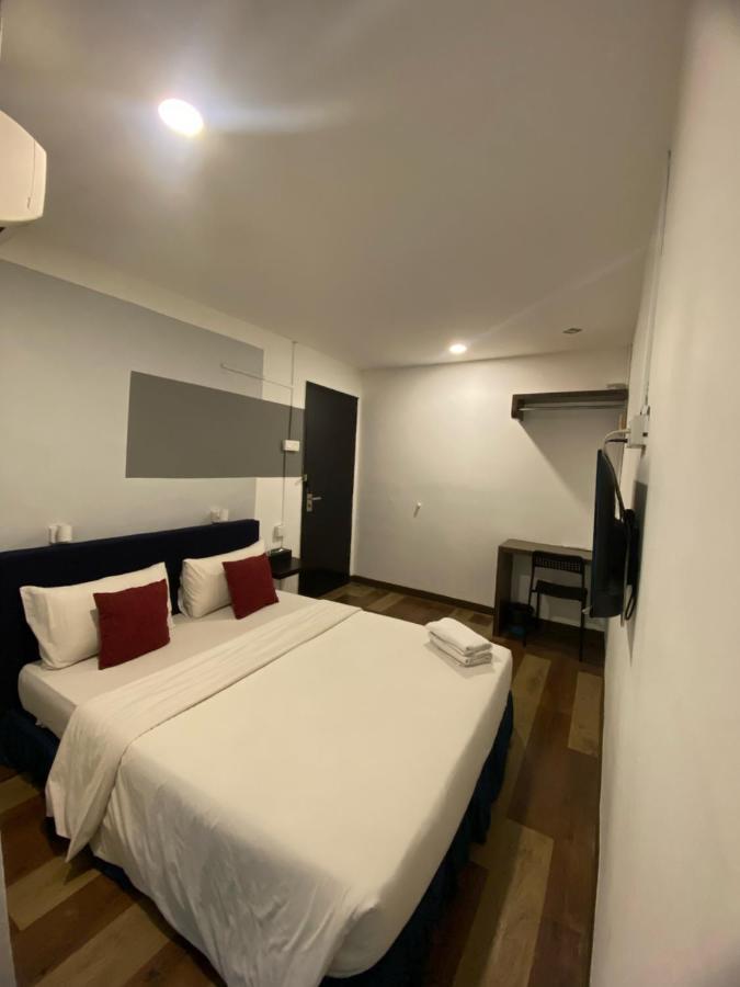 V Hotel ג'והור בהרו מראה חיצוני תמונה
