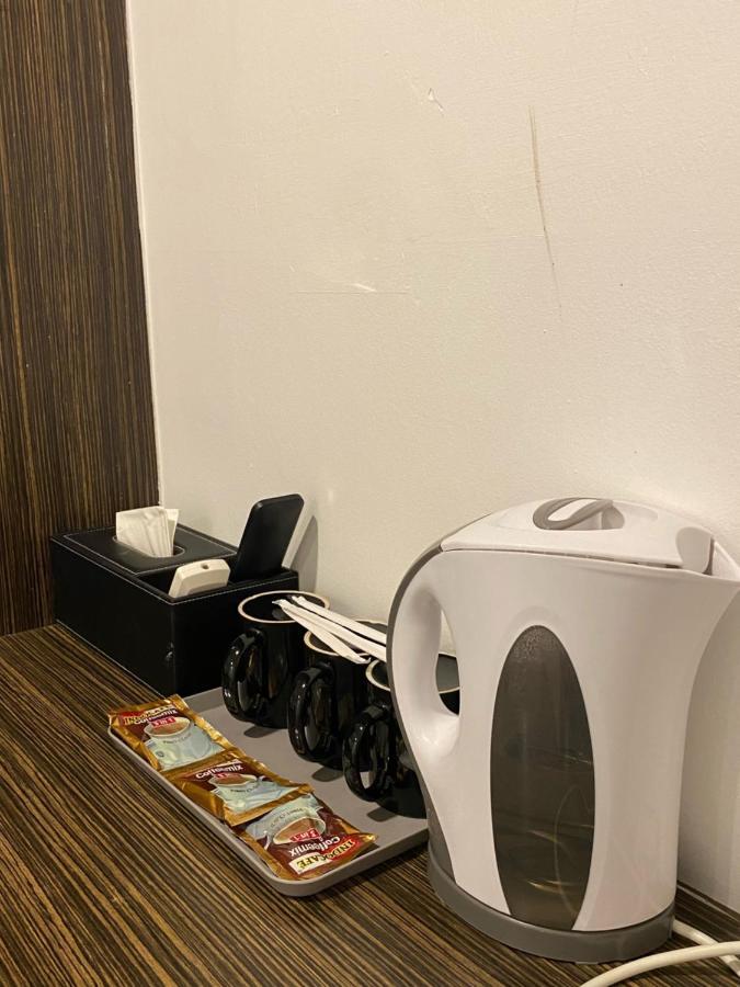 V Hotel ג'והור בהרו מראה חיצוני תמונה