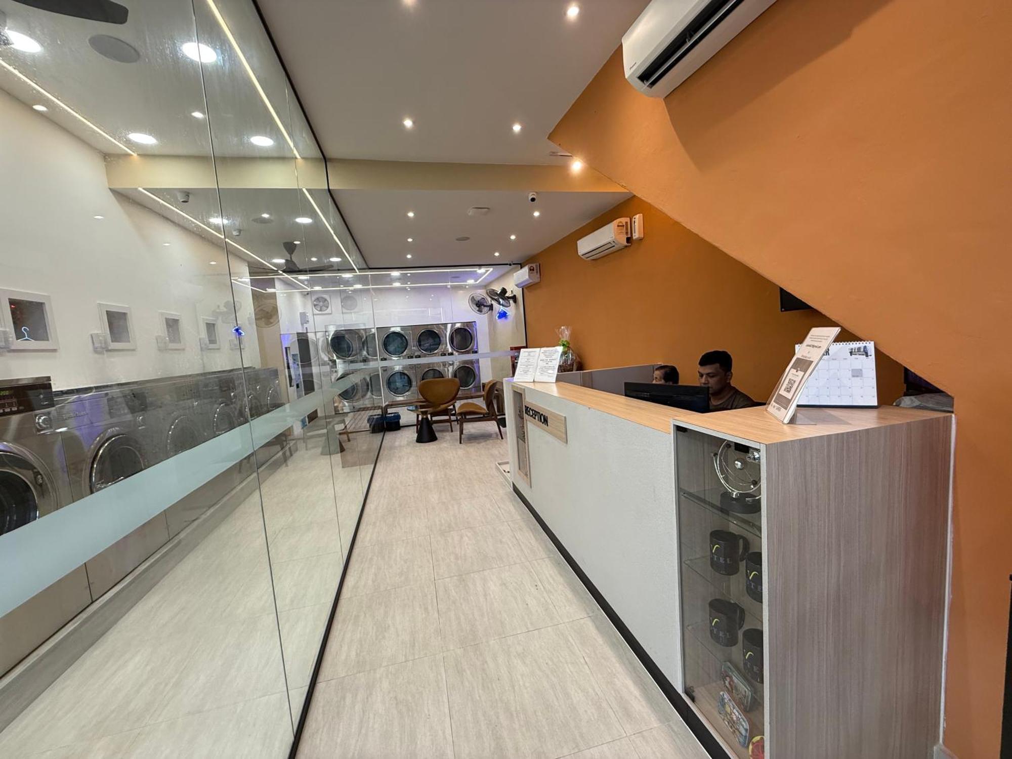 V Hotel ג'והור בהרו מראה חיצוני תמונה